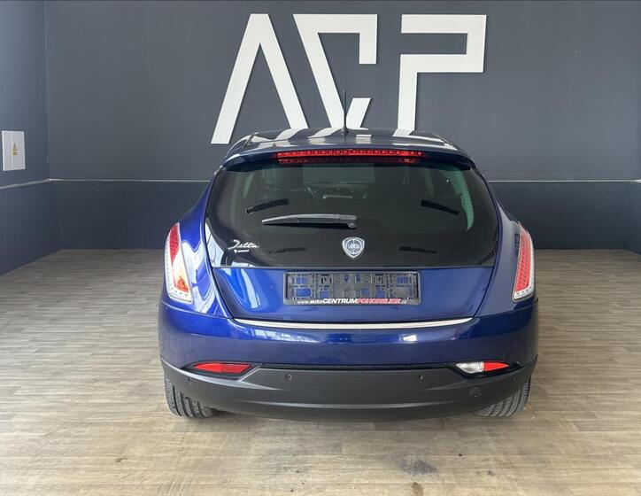 Lancia Delta 8