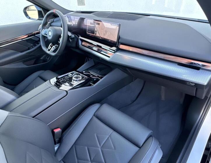 BMW i5 9