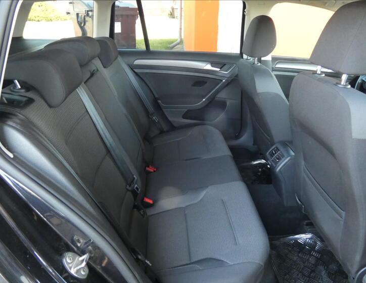 Volkswagen Golf 12