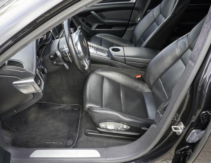 Porsche Panamera 25
