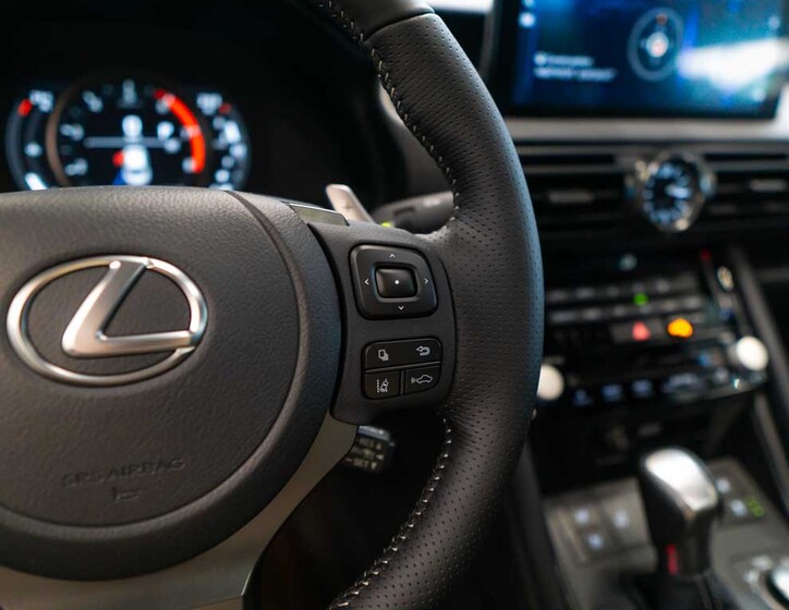 Lexus IS 18