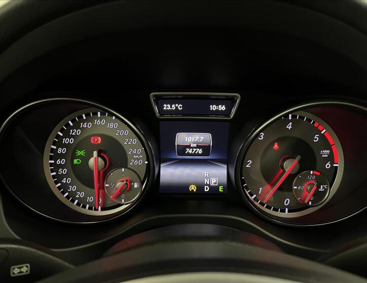 Mercedes-Benz GLA 13