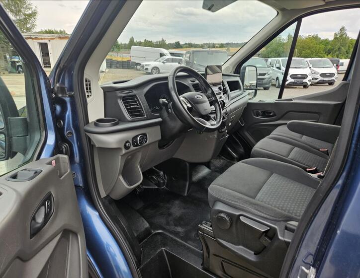 Ford Transit 8