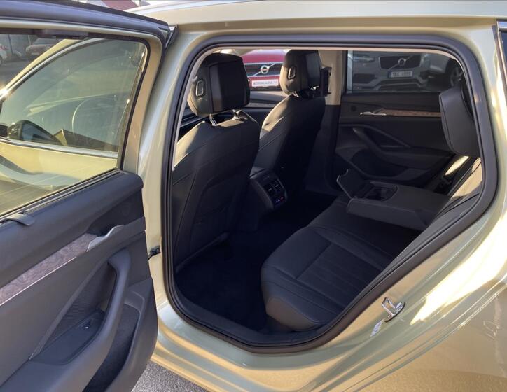 Škoda Superb 30