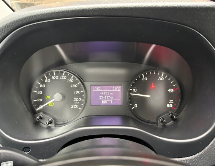 Mercedes-Benz Vito 16