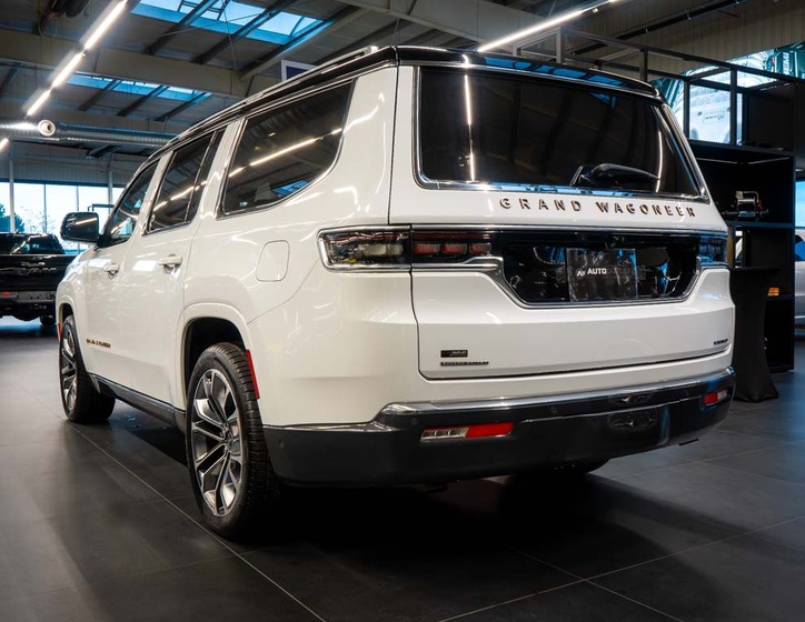 Jeep Grand Wagoneer 3