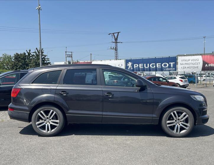 Audi Q7 4