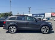 Audi Q7 4