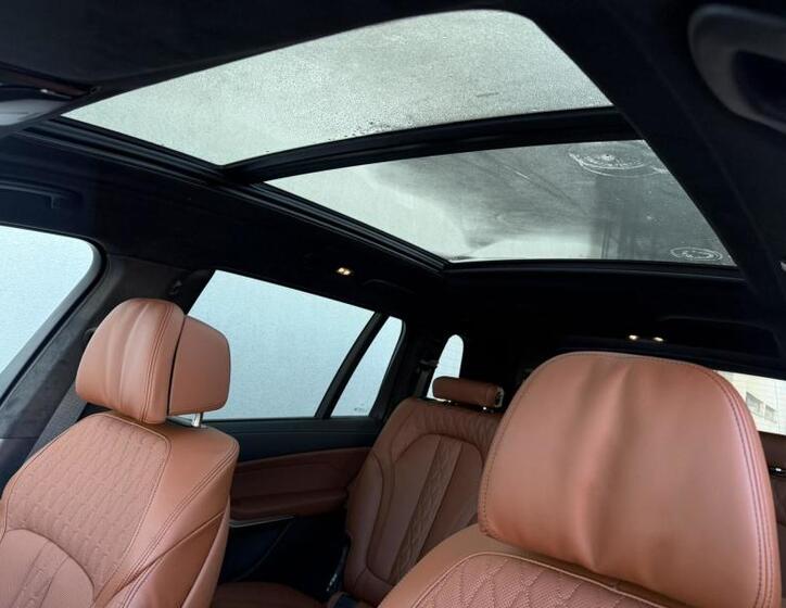 BMW X7 13