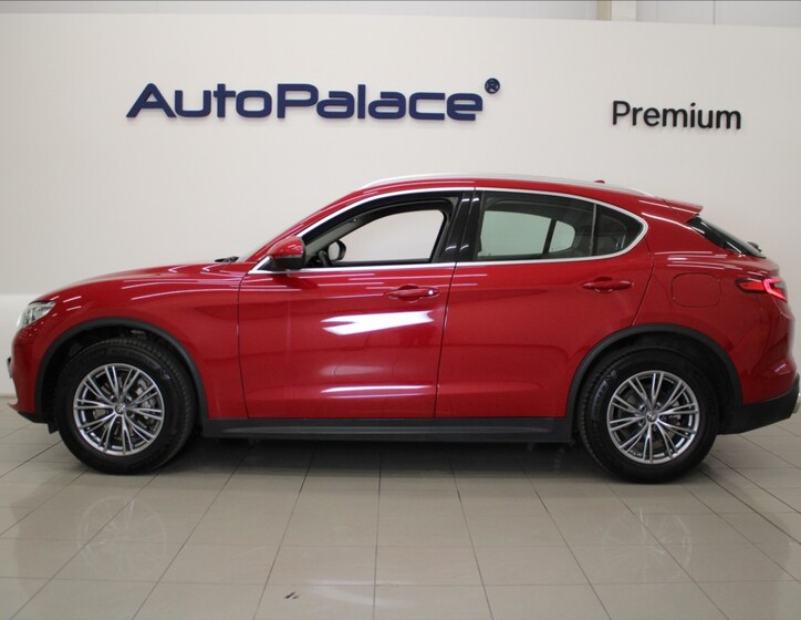 Alfa Romeo Stelvio 5