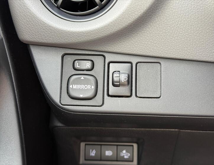 Toyota Yaris 16
