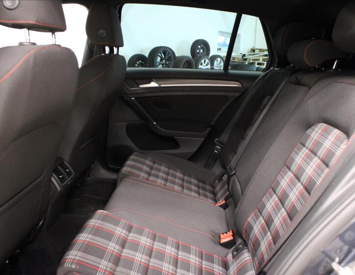 Volkswagen Golf 15