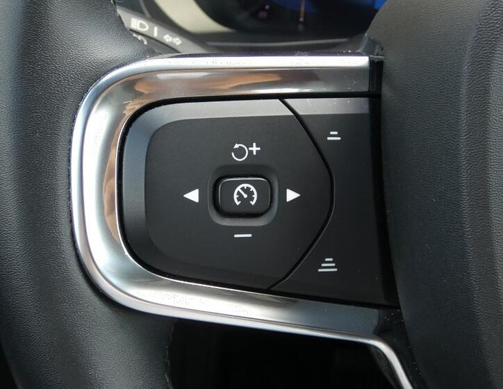 Volvo XC40 11