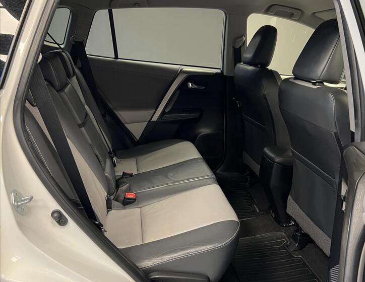 Toyota RAV4 10