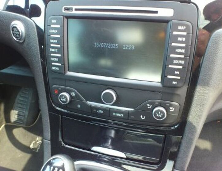 Ford Galaxy 18