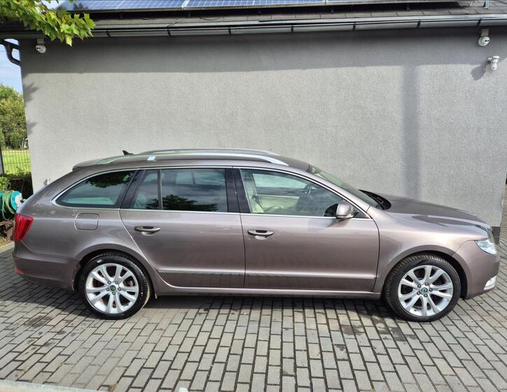Škoda Superb 8