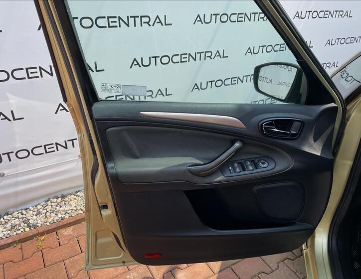 Ford S-MAX 18