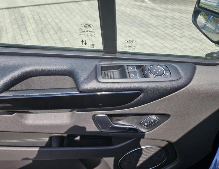 Ford Tourneo Custom 8