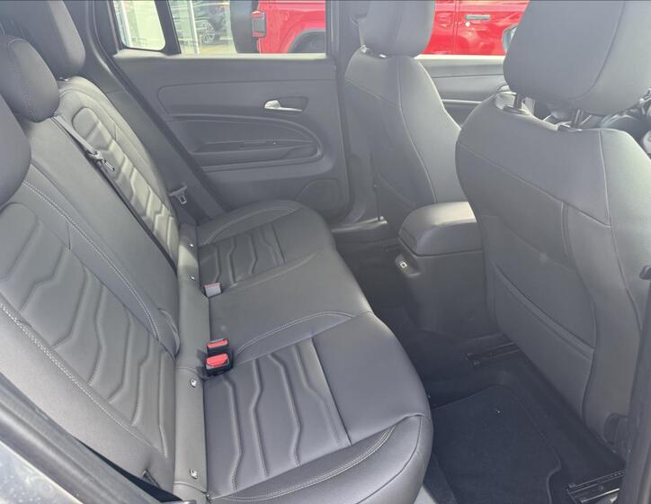 Jeep Avenger 11