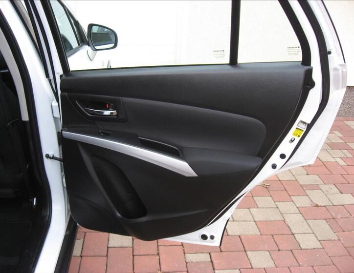 Suzuki S-Cross 21
