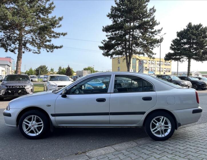 Mitsubishi Carisma 8