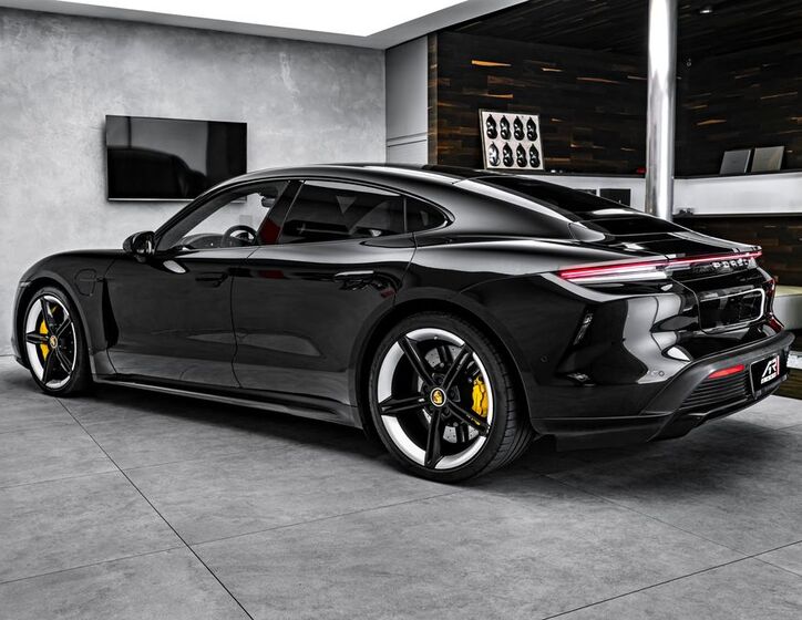 Porsche Taycan 7