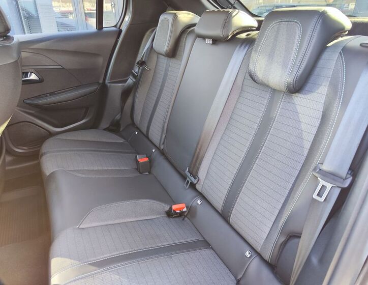 Peugeot 208 10