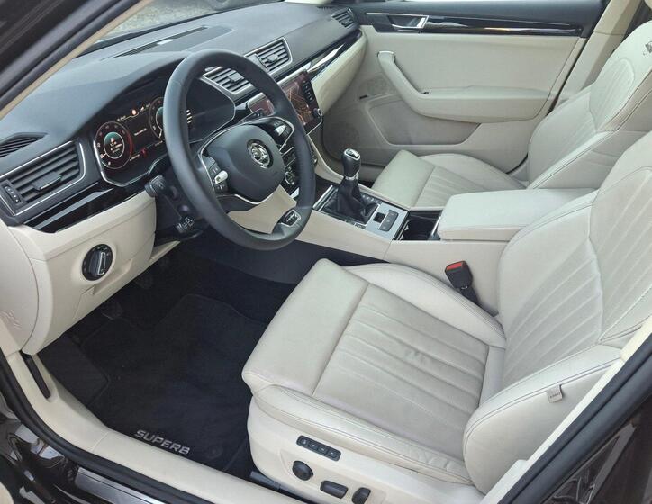 Škoda Superb 9