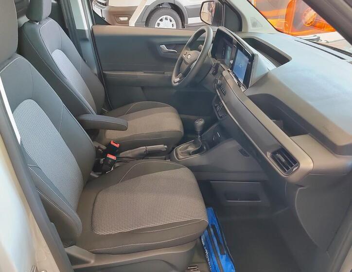 Ford Transit Courier 13