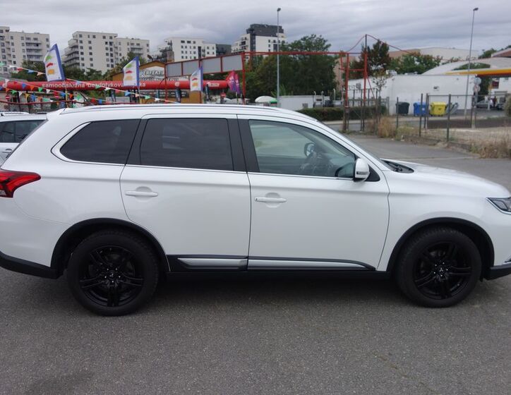 Mitsubishi Outlander 7