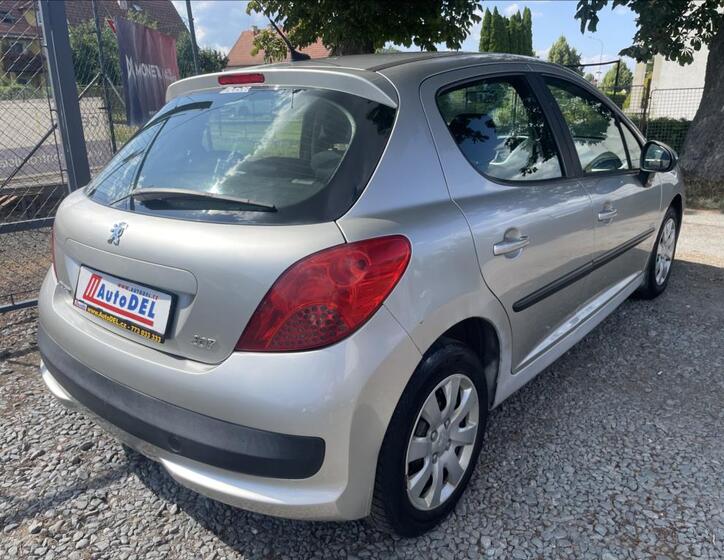 Peugeot 207 7