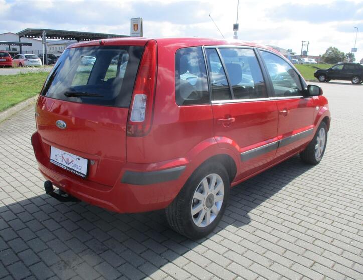 Ford Fusion 4