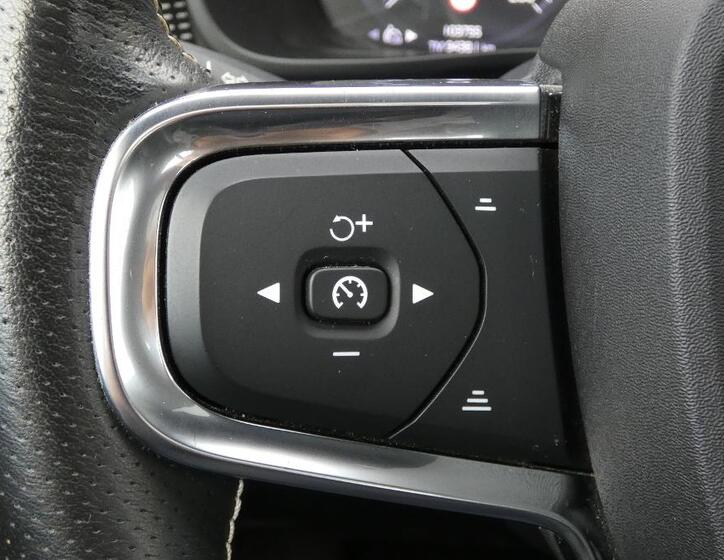 Volvo XC40 11
