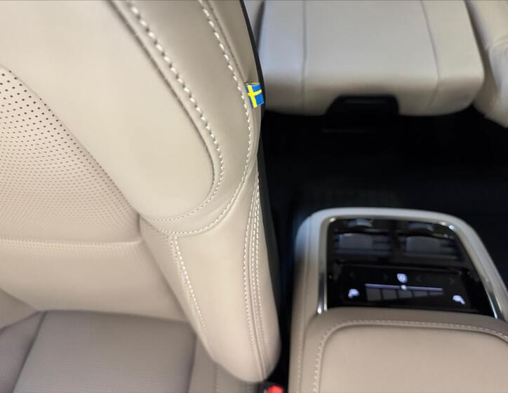 Volvo XC90 13