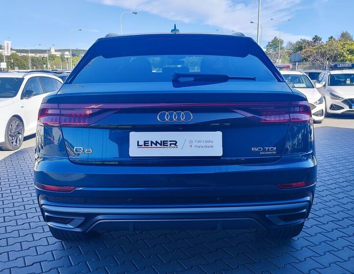 Audi Q8 6