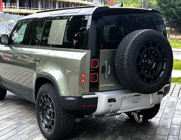 Land Rover Defender 4
