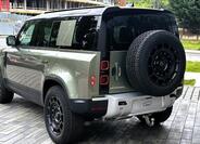 Land Rover Defender 4