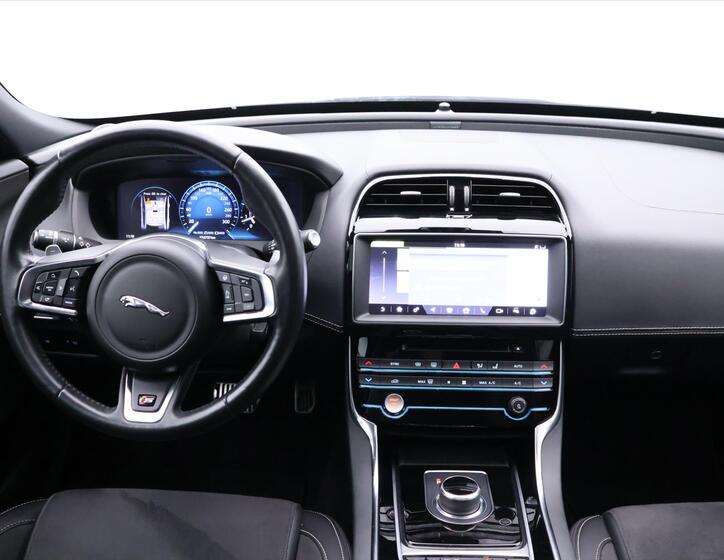 Jaguar XE 37