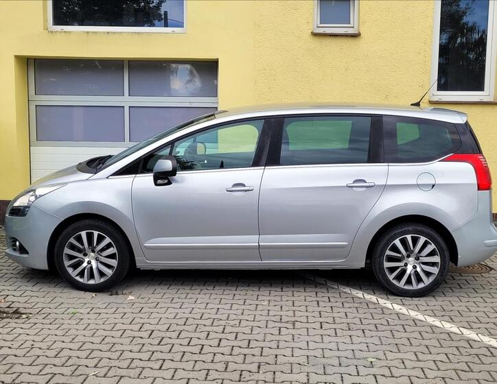 Peugeot 5008 8
