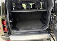 Land Rover Defender 31