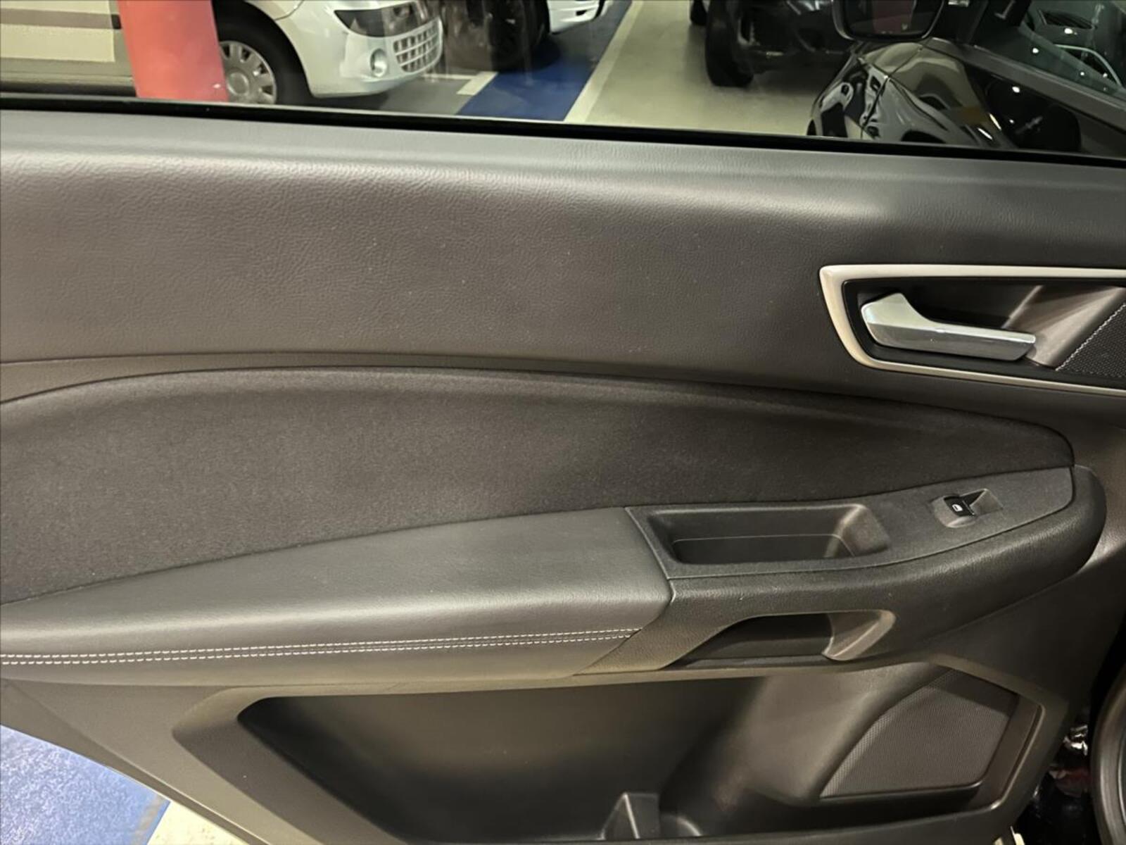 Ford Galaxy 18