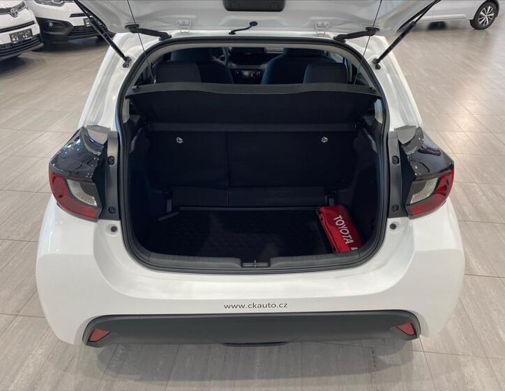Toyota Yaris 8