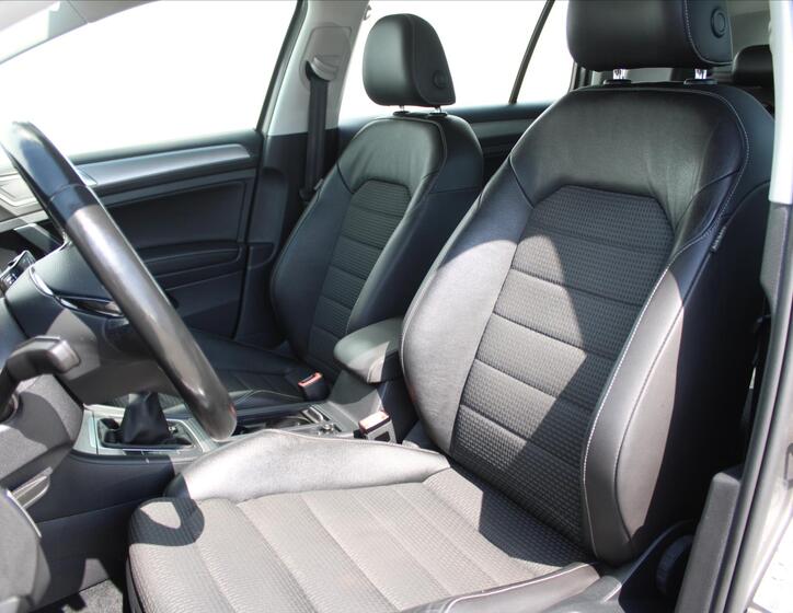 Volkswagen Golf 10