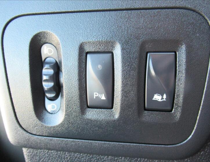 Nissan NV400 19