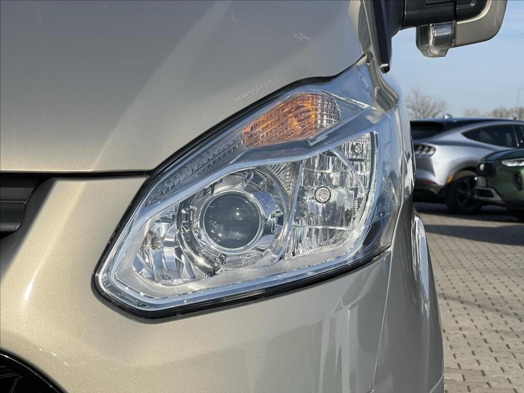 Ford Tourneo Custom 11