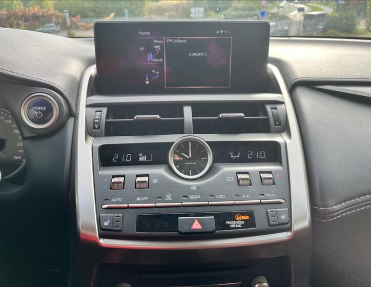 Lexus NX 300h 16