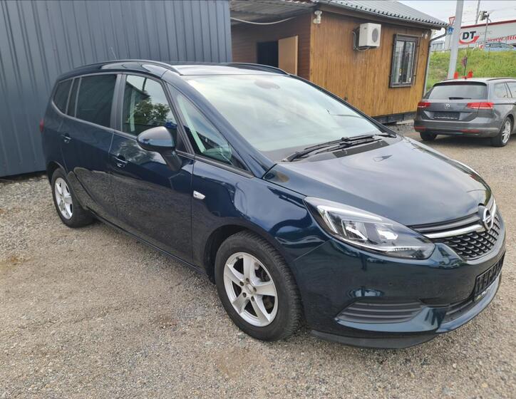 Opel Zafira 4