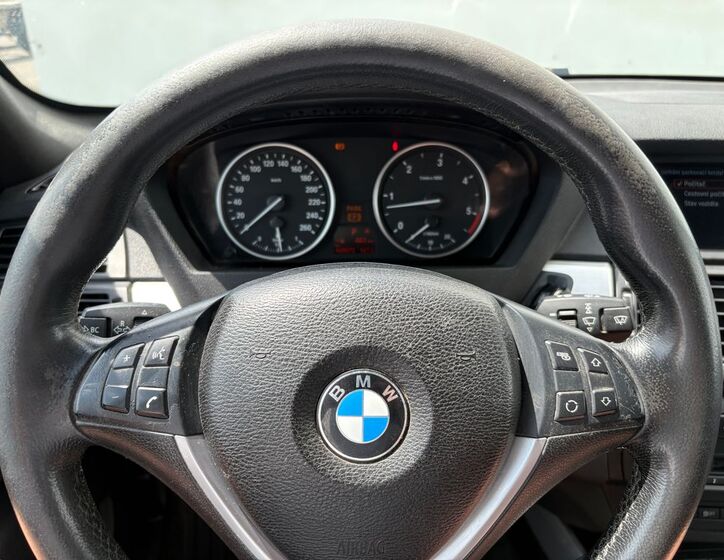 BMW X5 8
