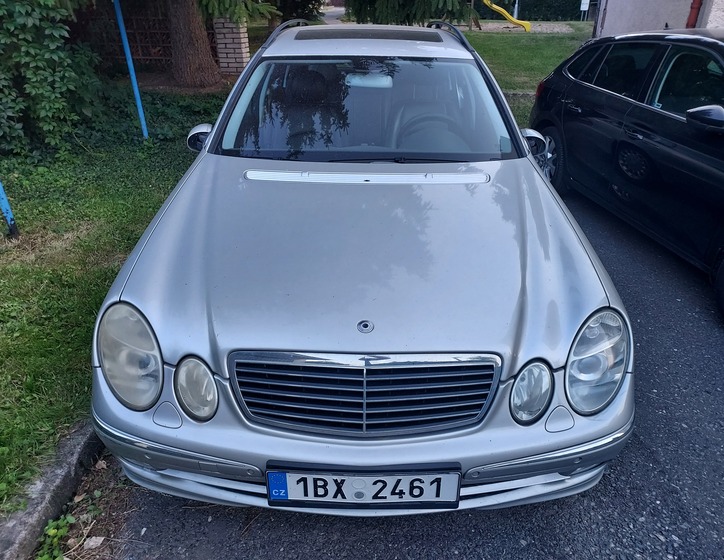 Mercedes-Benz 211 1