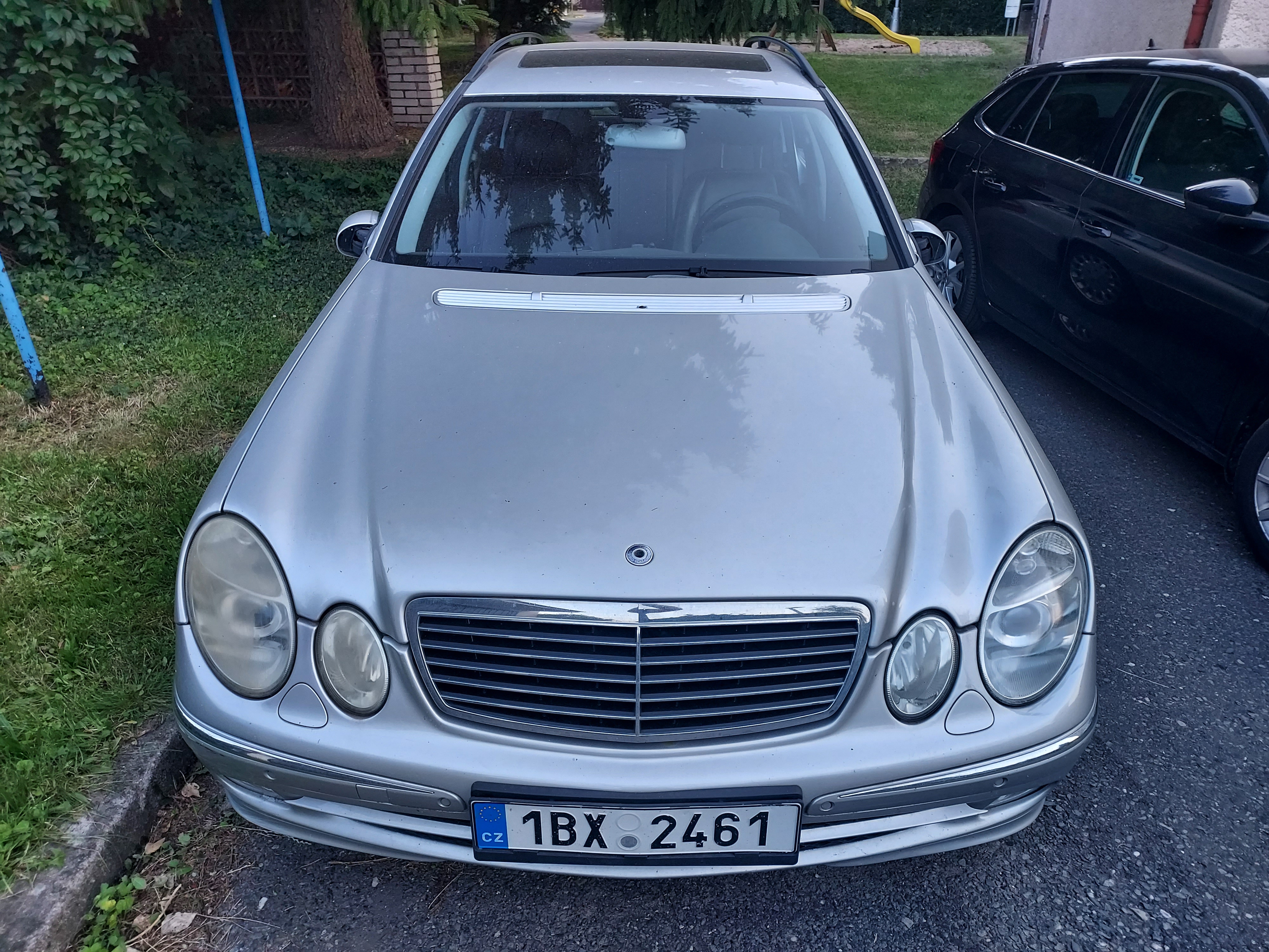 Mercedes-Benz 211